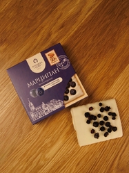 Марципановая плитка в белом шоколаде с черникой, 50 гр