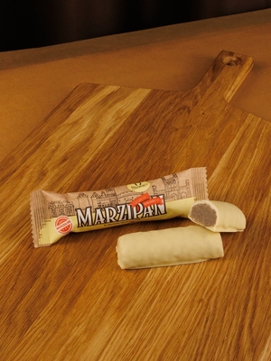 Марципановый батончик в белом шоколаде, 50 гр