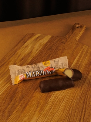 Марципановый батончик в темном шоколаде с облепихой, 50 гр