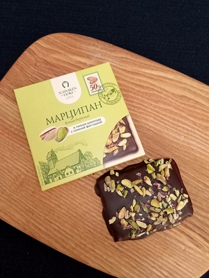Марципановая плитка в темном шоколаде с соленой фисташкой, 50 гр